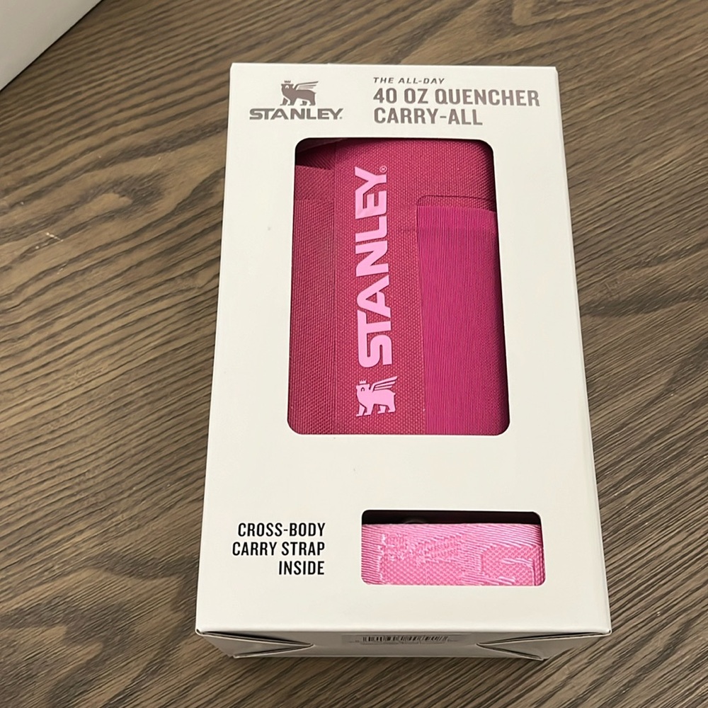 NWT Stanley 40oz Quencher Carry-all sling